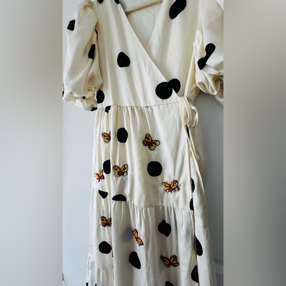 Nasty Gal Cream V-Neck Dress - Picture 11 of 12